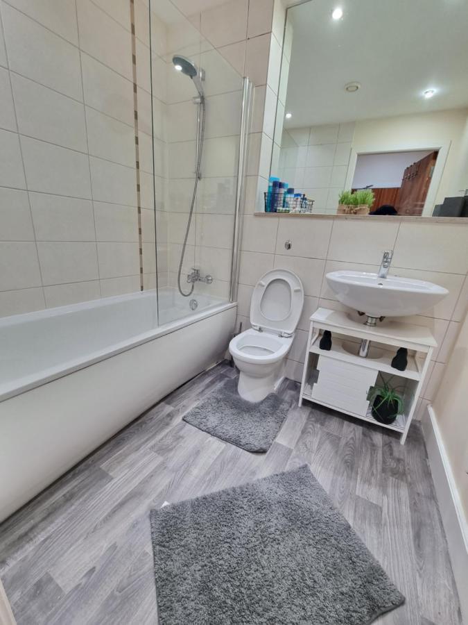 2 Bedroom - City Centre Location - Perfect For Family'S Bradford  Zewnętrze zdjęcie